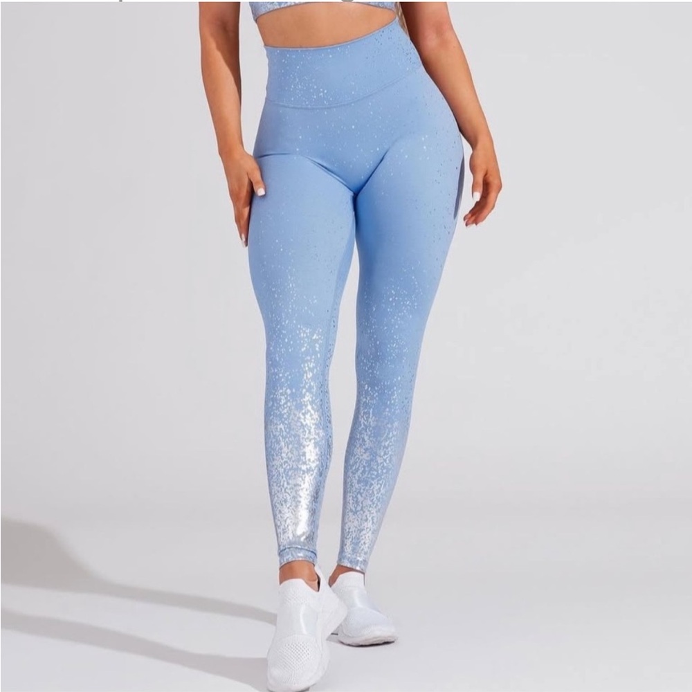 BuffBunny Rainwater Silver Dazzle
Leggings